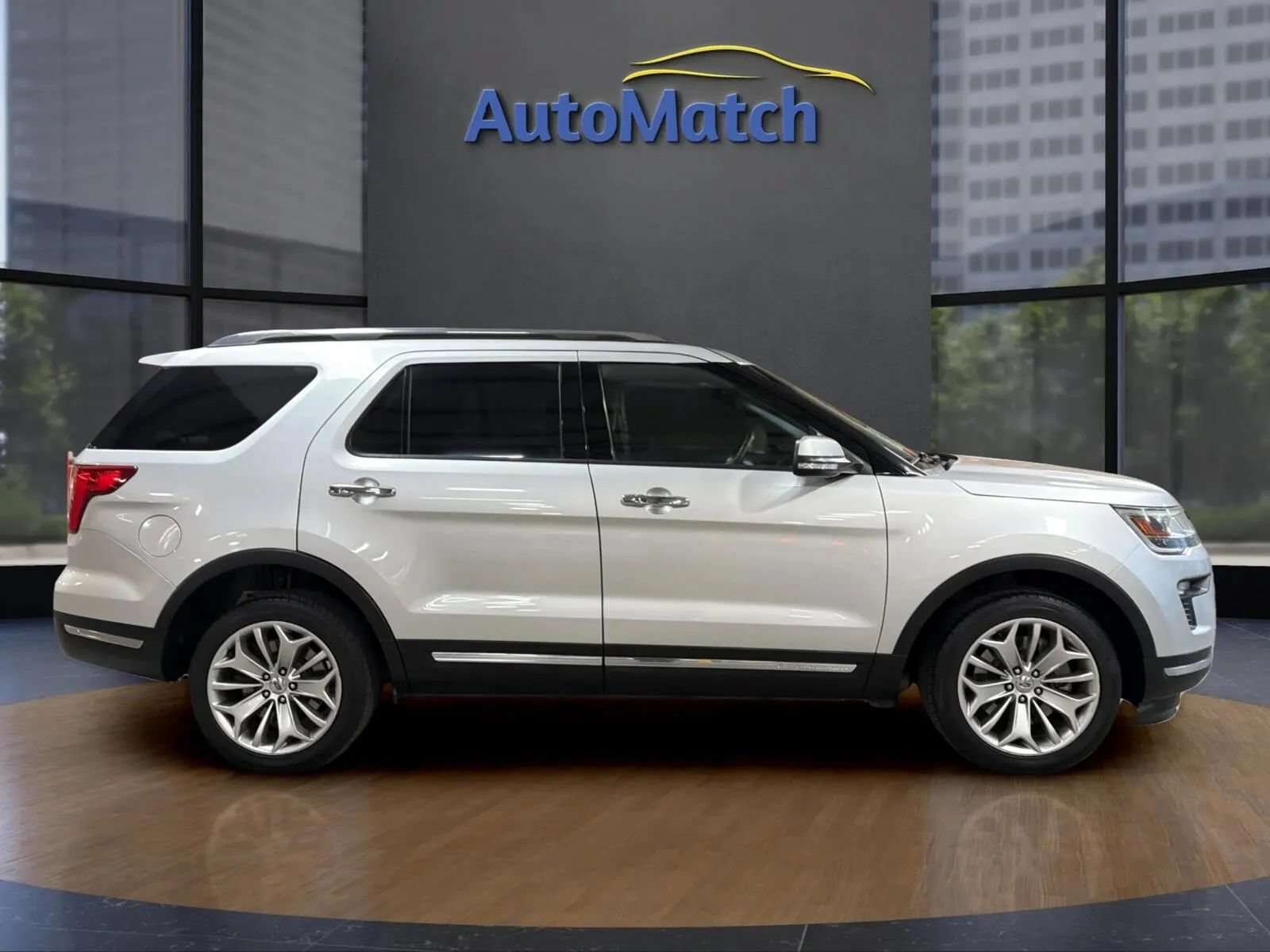 Used 2019 Ford Explorer Limited w/ Class III Trailer Tow Package FWD image 13
