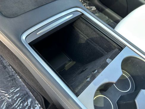 Used 2021 Tesla Model Y Long Range image 23