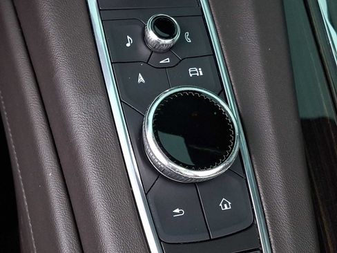 Used 2021 Cadillac Escalade Premium Luxury AWD/4WD image 22