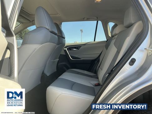 Used 2021 Toyota RAV4 XLE Premium image 11