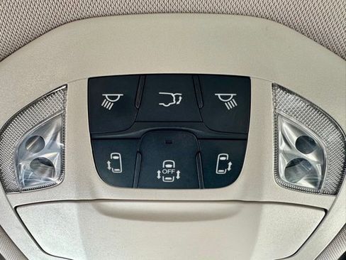 Used 2019 Chrysler Pacifica Limited w/ Advanced Safetytec Group image 42