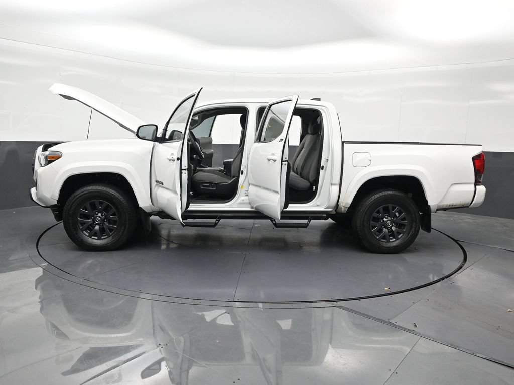 Used 2023 Toyota Tacoma SR5 AWD/4WD image 34