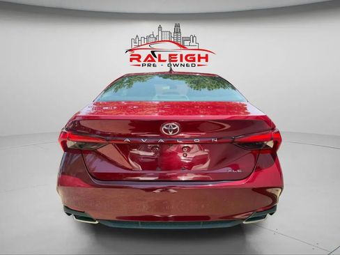 Used 2019 Toyota Avalon XLE image 3