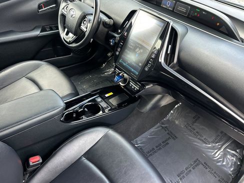 Used 2022 Toyota Prius Prime XLE image 16