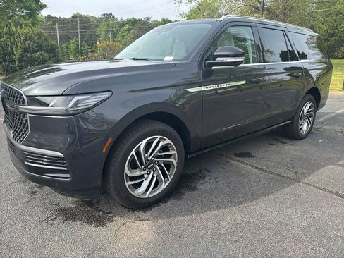 New 2025 Lincoln Navigator L Reserve image 9
