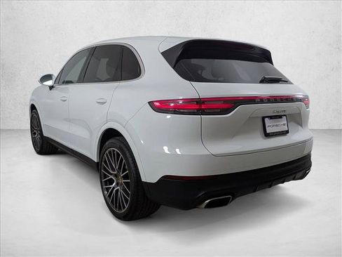 Used 2023 Porsche Cayenne Platinum Edition image 3