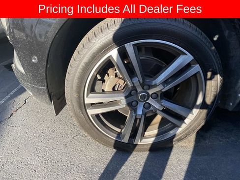 Used 2018 Volvo XC60 T5 Momentum w/ Vision Package AWD/4WD image 2