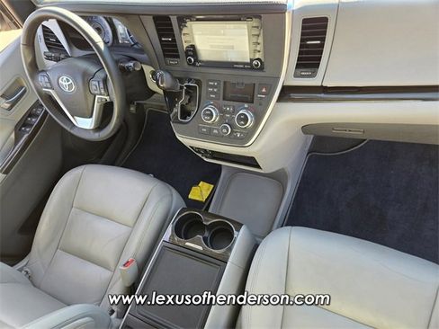 Used 2018 Toyota Sienna XLE w/ XLE Navigation Package image 18