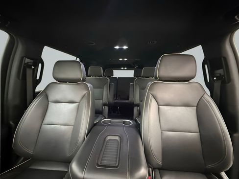 Used 2023 Chevrolet Suburban Premier image 16