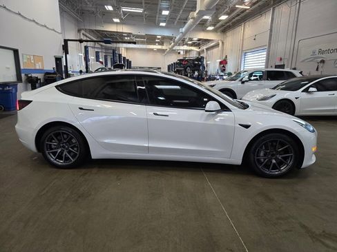 Used 2021 Tesla Model 3 Standard Range Plus image 4