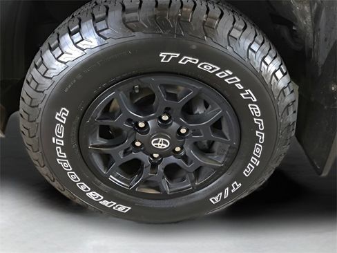 Certified 2020 Toyota Tacoma SR5 image 9