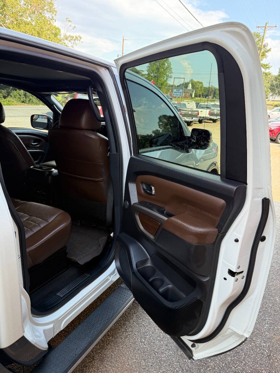 Used 2021 Nissan Titan Platinum Reserve w/ Moonroof Package AWD/4WD image 18