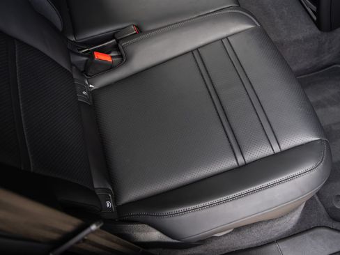 Certified 2026 Porsche Cayenne GTS AWD/4WD image 40