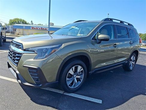 Used 2023 Subaru Ascent Premium w/ Convenience Package image 3