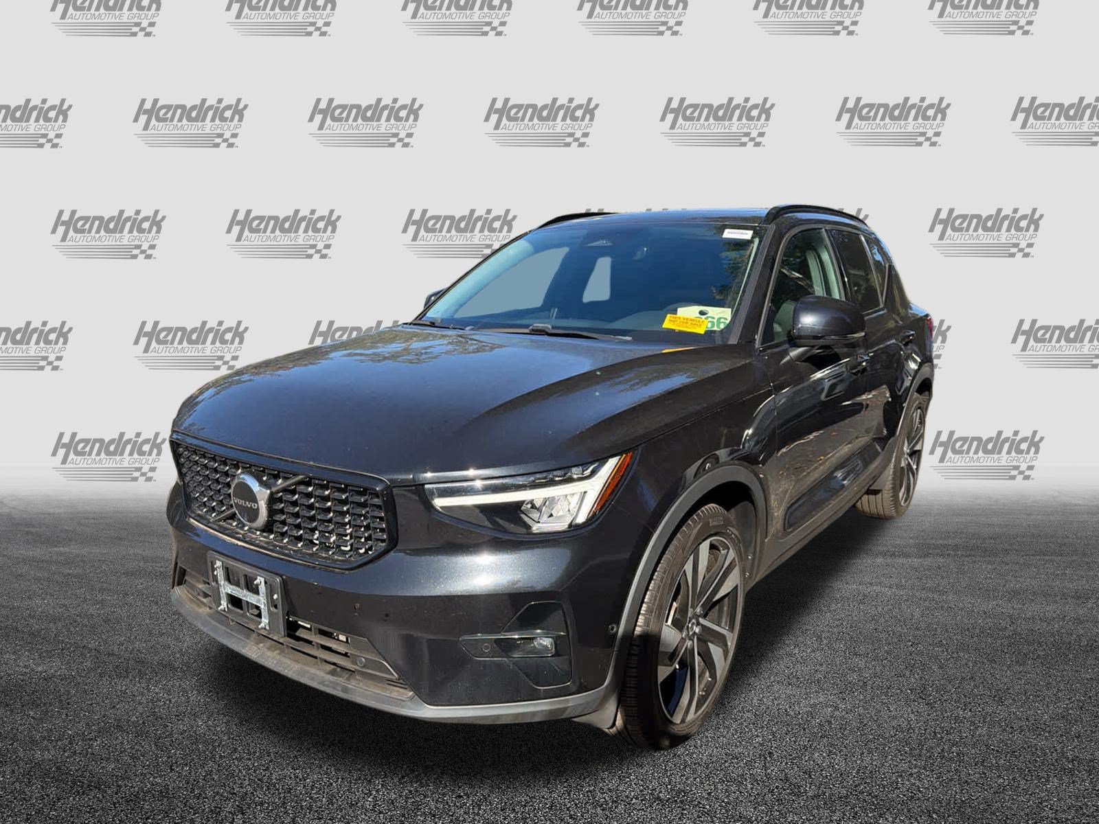 Used 2023 Volvo XC40 B5 Plus w/ Climate Package AWD/4WD image 8
