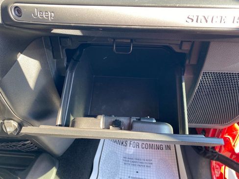 Used 2012 Jeep Wrangler Unlimited Sahara w/ Connectivity Group image 31