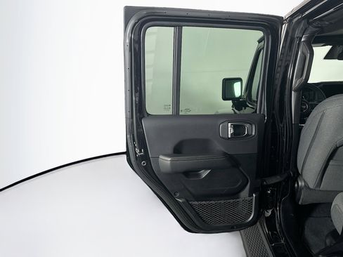 Used 2025 Jeep Wrangler Sahara image 24