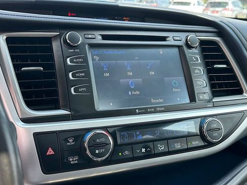 Certified 2018 Toyota Highlander XLE AWD/4WD image 23