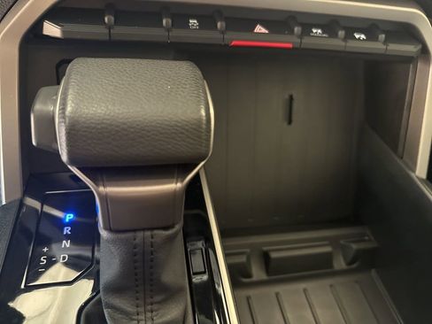 Used 2022 Toyota Tundra SR5 w/ SR5 Premium Package RWD image 14