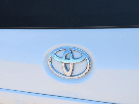 Used 2015 Toyota Sienna XLE FWD image 11