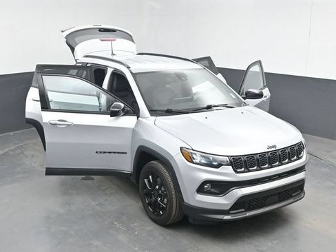 Used 2025 Jeep Compass Latitude w/ Altitude Special Edition AWD/4WD image 49