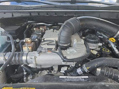 Used 2019 Nissan Titan SV w/ SV Convenience Package image 21