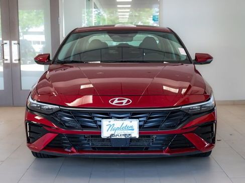 Used 2025 Hyundai Elantra Limited FWD image 4