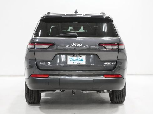 Used 2025 Jeep Grand Cherokee L Laredo image 6