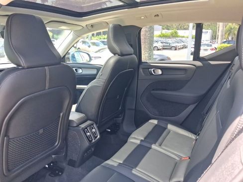 Used 2025 Volvo XC40 B5 Core AWD/4WD image 7