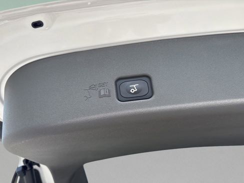 Used 2025 Lincoln Nautilus Reserve image 14