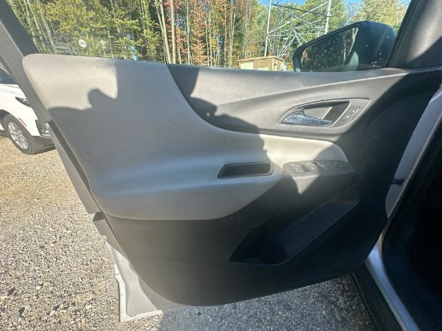 Used 2021 Chevrolet Equinox LS FWD image 33