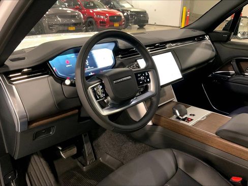 New 2025 Land Rover Range Rover SE image 8