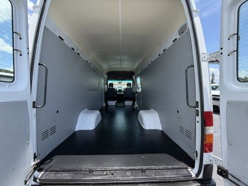 Used 2005 Freightliner Sprinter 3500 RWD image 20