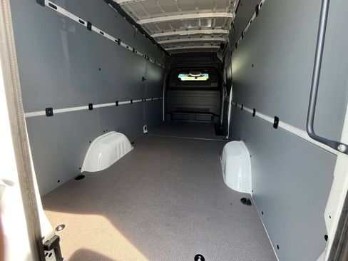 Used 2025 Mercedes-Benz Sprinter 2500 image 5