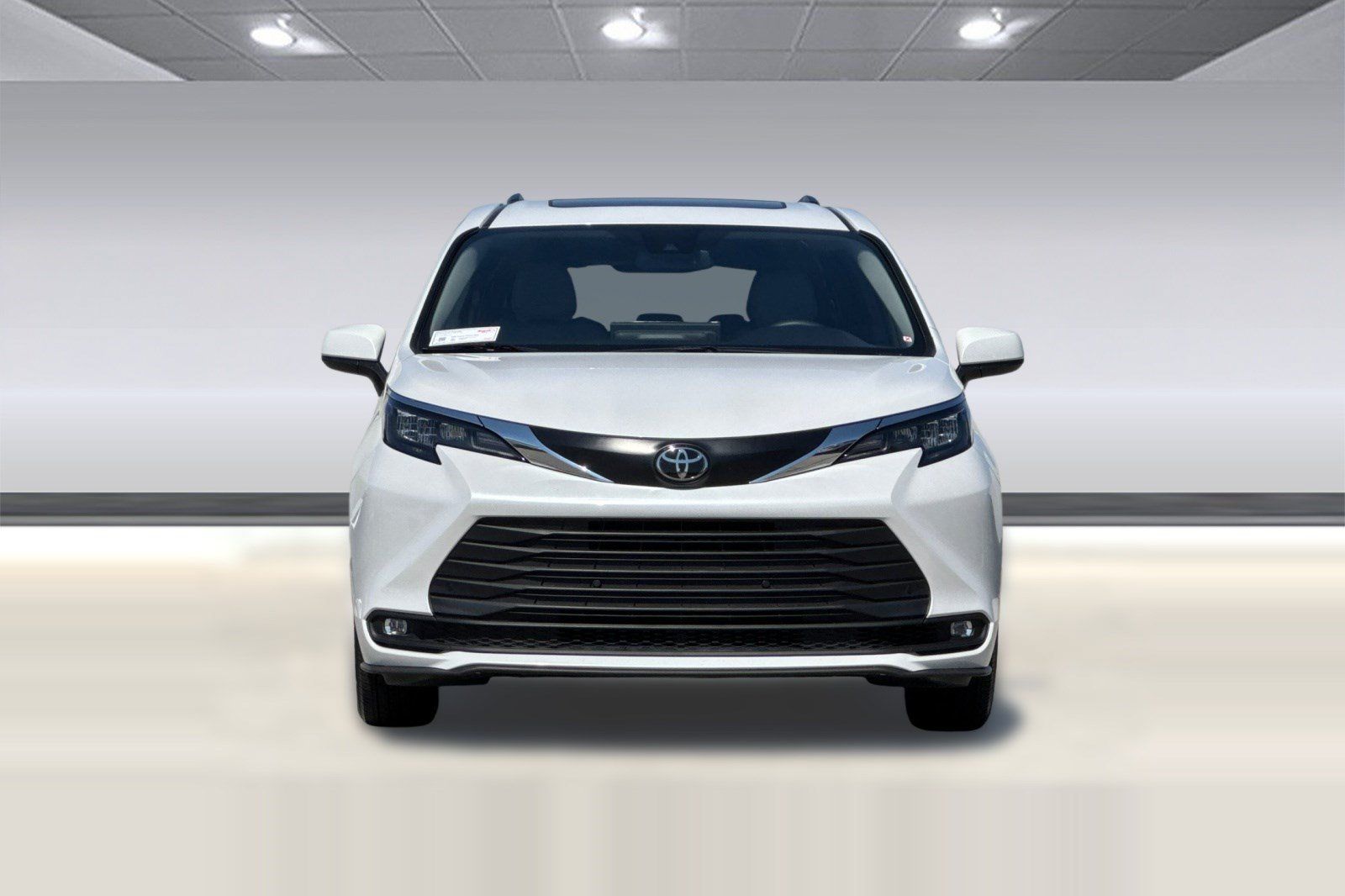 Used 2026 Toyota Sienna XLE FWD image 6