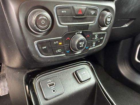 Used 2020 Jeep Compass Limited FWD image 24