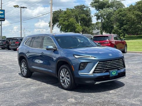 Certified 2025 Buick Enclave Preferred FWD image 7