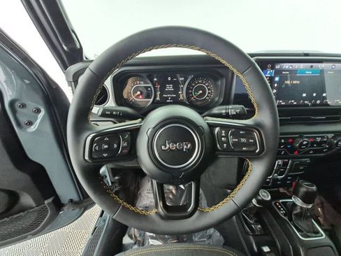 Used 2024 Jeep Gladiator Sport AWD/4WD image 27