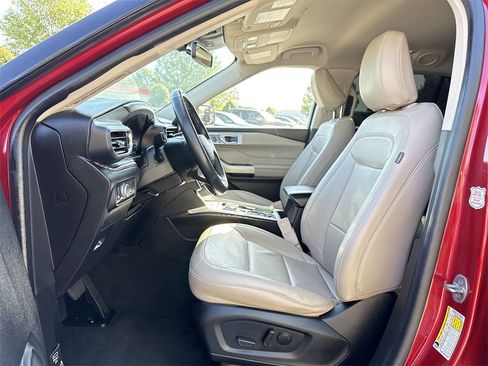 Used 2022 Ford Explorer Limited image 11