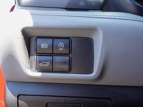 Certified 2023 Toyota Highlander XLE image 22