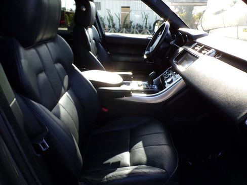 Used 2017 Land Rover Range Rover Sport HSE image 11