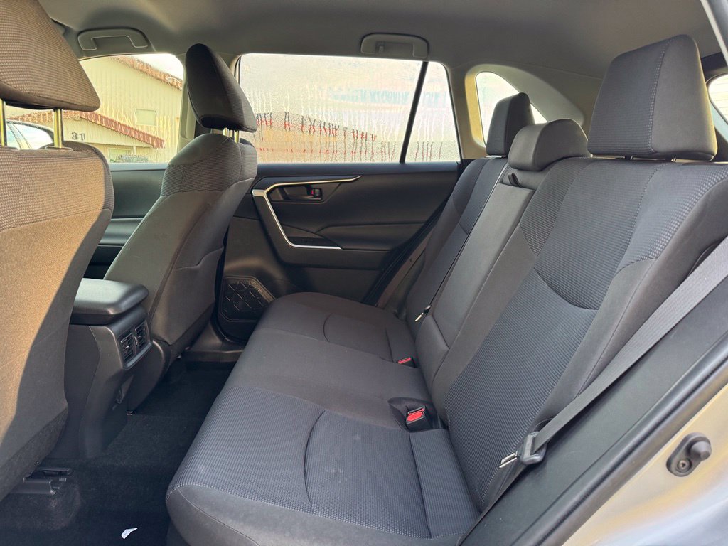 Used 2019 Toyota RAV4 LE w/ Carpet Mat Package AWD/4WD image 5