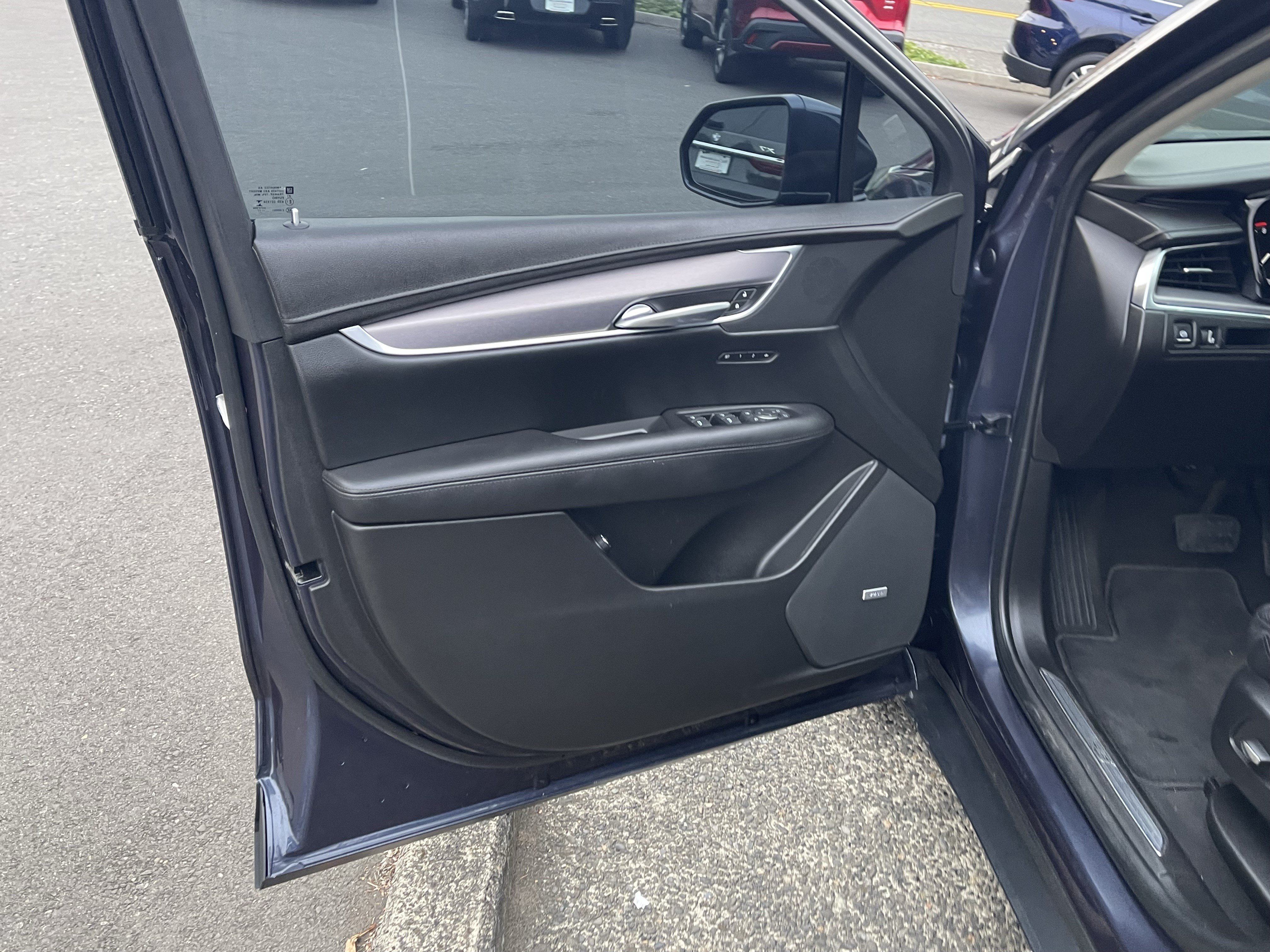 Used 2018 Cadillac XT5 Luxury w/ Driver Awareness Package FWD image 16