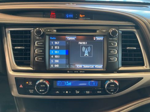 Used 2018 Toyota Highlander AWD V6 image 17