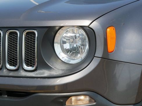 Used 2017 Jeep Renegade Latitude w/ Popular Equipment Group AWD/4WD image 10