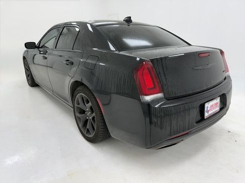 Used 2021 Chrysler 300 Touring w/ Sport Appearance Package RWD image 18
