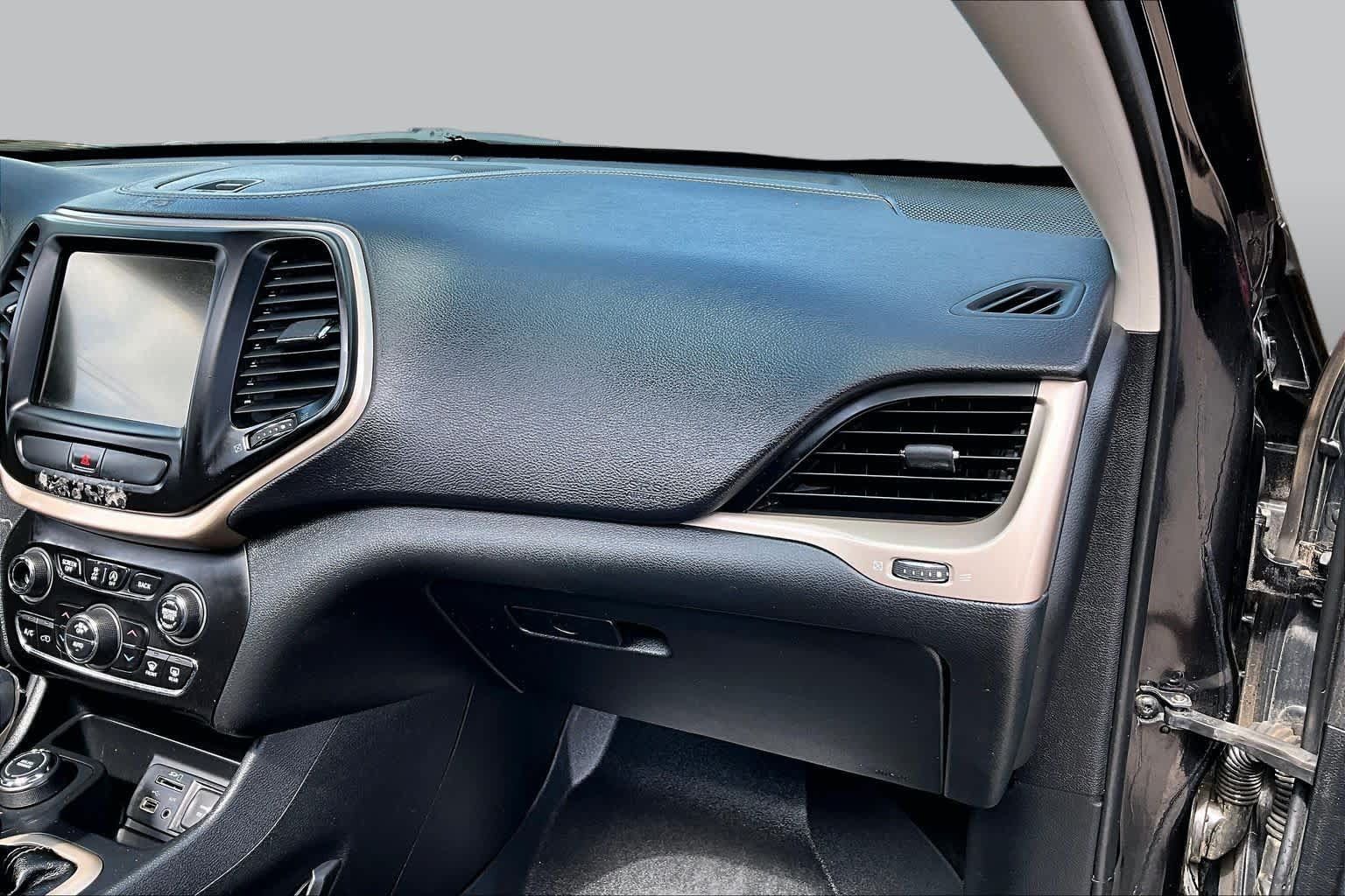 Used 2015 Jeep Cherokee Limited AWD/4WD image 19
