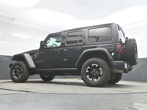 Used 2024 Jeep Wrangler Unlimited Rubicon w/ Convenience Group AWD/4WD image 36