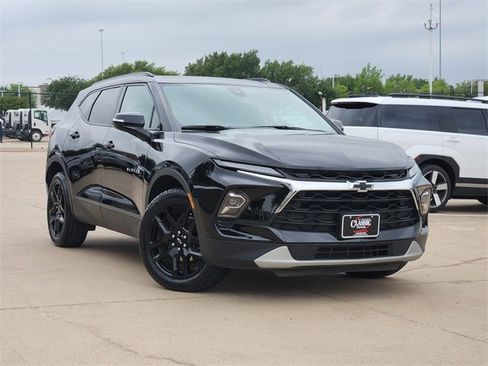Used 2024 Chevrolet Blazer LT FWD image 2
