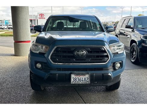 Used 2019 Toyota Tacoma SR5 AWD/4WD image 3